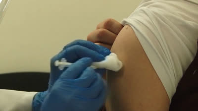 Sospesa in Italia la vaccinazione con il vaccino di AstraZeneca