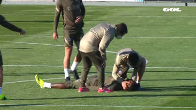 Moussa Dembele collapses during Atletico Madrid training sparking panic among players and medical staff !!