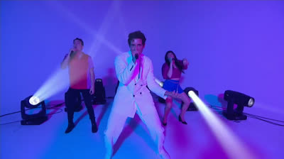 Mika et les académiciens interprètent un Medley de Mika