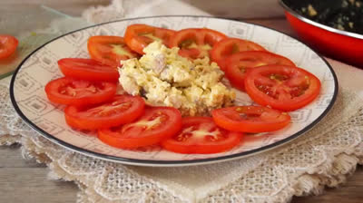 Receta rápida de huevos revueltos con atún