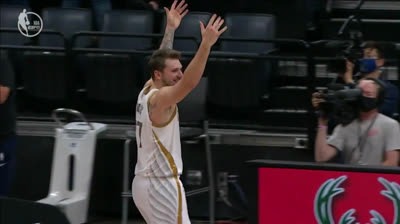 Triple ganador de Luka Doncic contra los Grizzlies