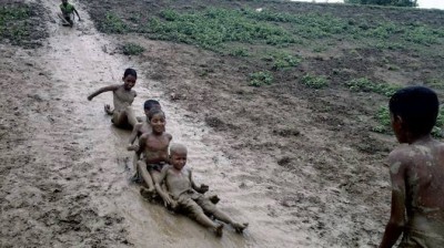 Niños jugando en el barro | El vídeo que te alegrará el día